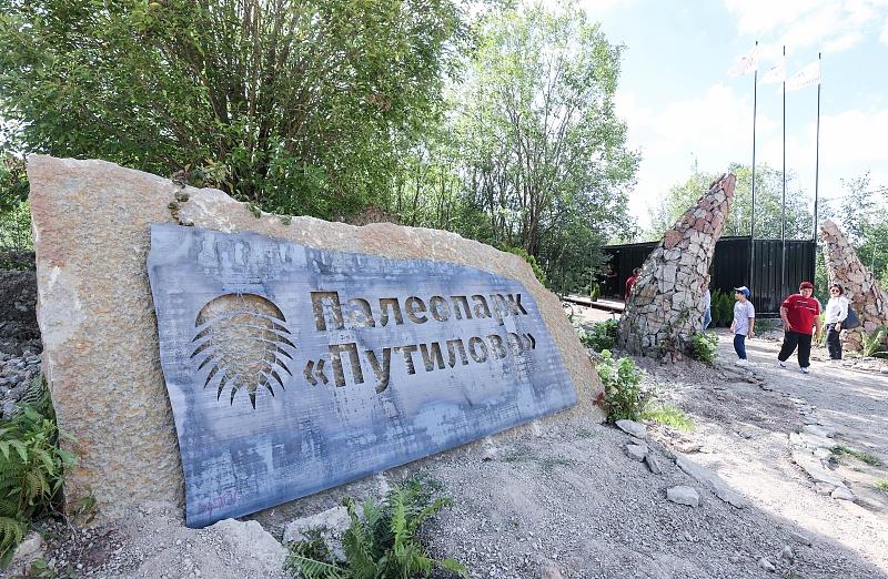 ����˹�������յ������Ź����﹫԰ �ο��л����ھ��������ǧ����ǰ�Ļ�ʯ