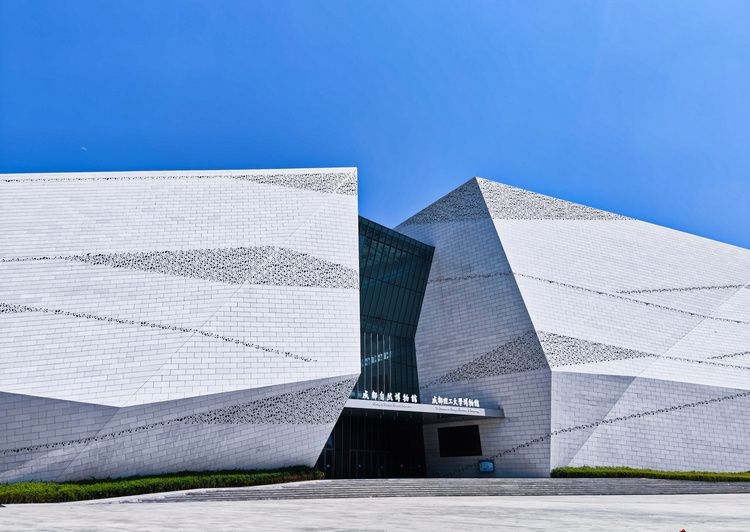 �ɶ���Ȼ����ݣ��ɶ�������ѧ����ݣ����ڽ�����ʽ���� ���Կ���ϡ������ʯ