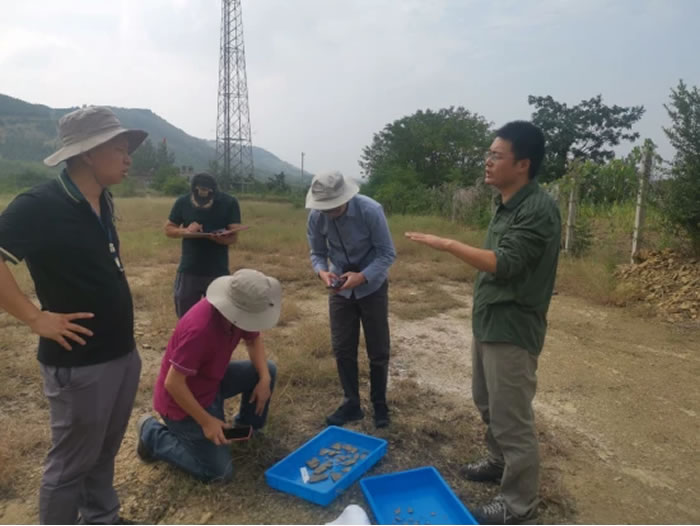 �п�Ժ�о���Ա�����ذ˹�ɽ�ɼ������ﻯʯ����