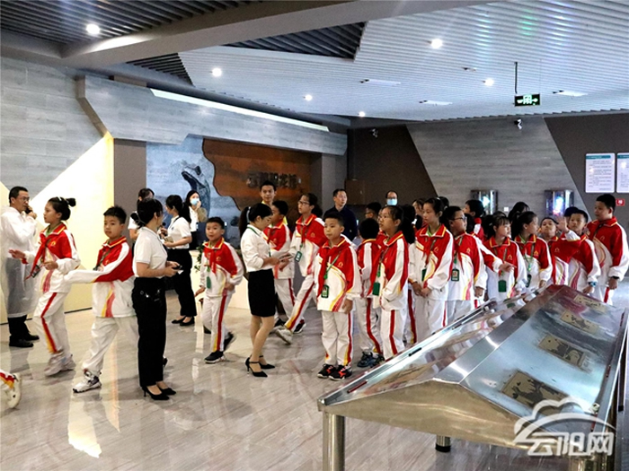 ������չ�������������ɫ�Ƽ����ս������