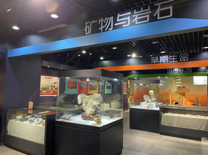 “中国地质矿标与早期生命标本展”在中国古动物馆东厅开幕