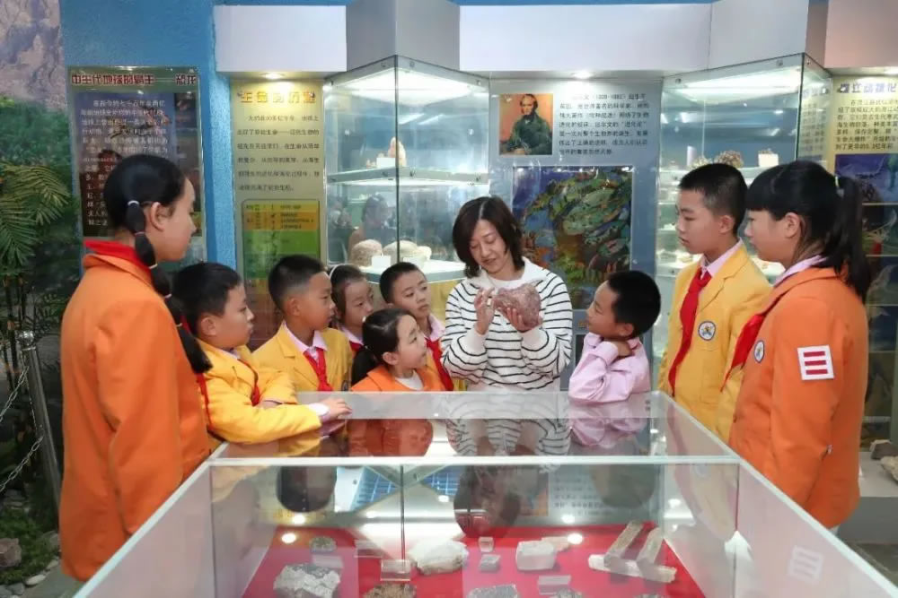 ����ʡ�����йٶ�����վСѧ���ƶ˿��յ�ѧ�ݾ�Ҫ������