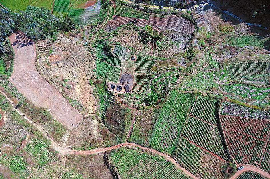 ������������ַ�Ͷ�ɽ��������ַ�������߽���Ϫ��ʯ��ʱ�������������