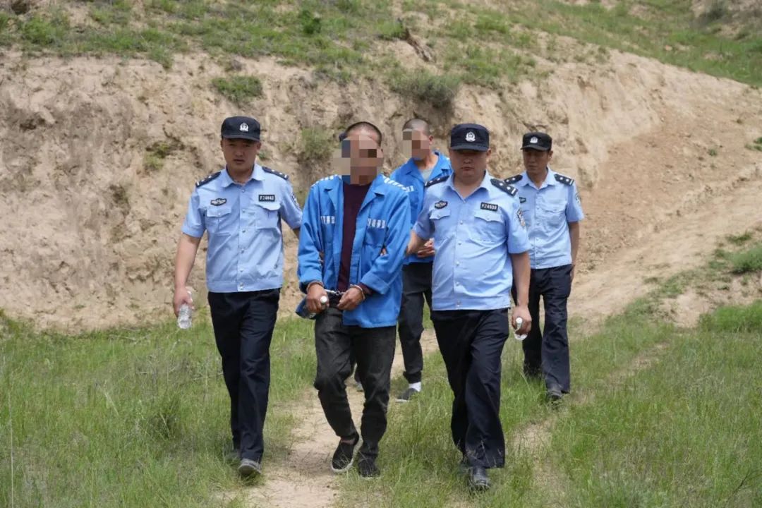 志丹县公安局双河派出所破获盗掘古脊椎动物化石案