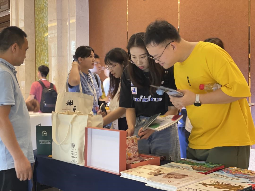 �Ŷ���ݲμӵ��߽����ϵͳ��ѧ����������չ