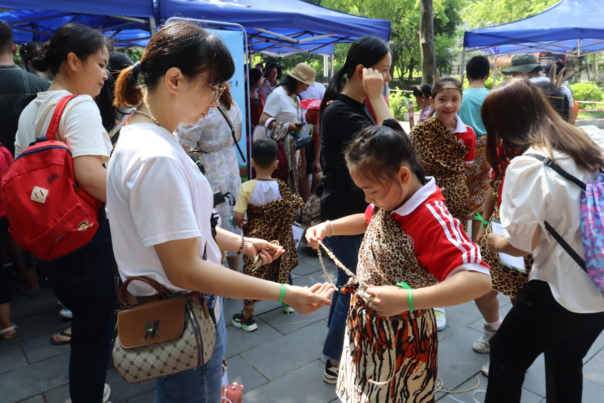 ���ݰ�������Ѩ��ѧ����ݾٰ������������Խ������ϵ�п��ջ