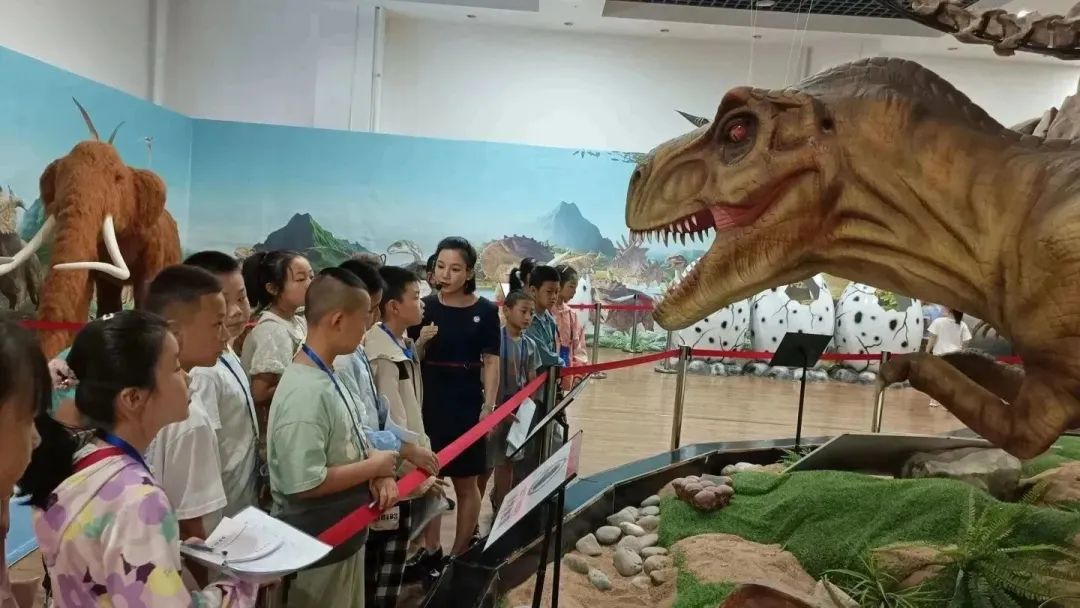 金昌市博物馆开展了“走进侏罗纪世界 绘出恐龙王国”数字化体验活动