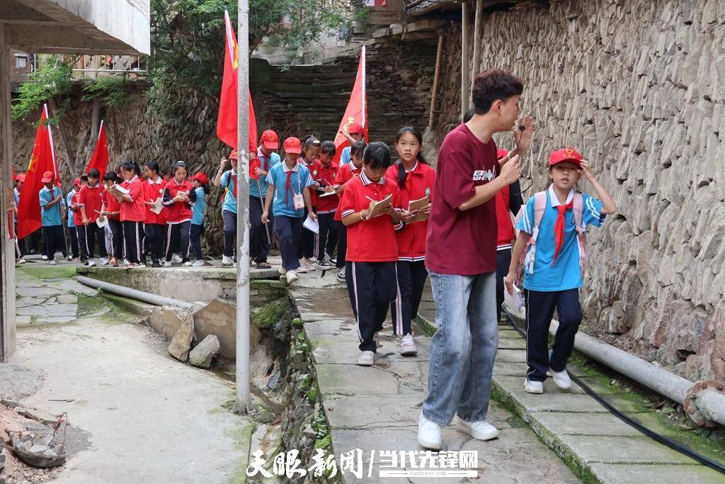 �����ظﶫ����ɴ�һ���˵ġ���ʯ������