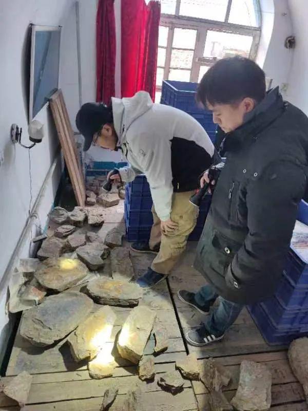 ʵ�����������״ν���ϵ�й����ﻯʯ�걾�㽻