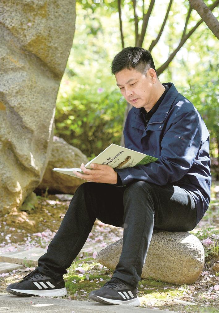 ����������