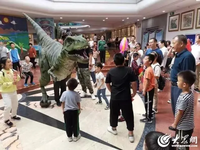 ������һ��Ϋ������������������Ļ�ʢ��