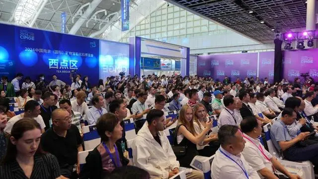 �ڶ����й��Ͼ������ʣ����ﱦʯ��ʯ���������Ͼ�����չ�����ľ���