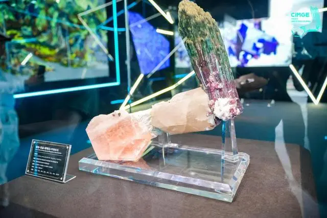 �ڶ����й��Ͼ������ʣ����ﱦʯ��ʯ���������Ͼ�����չ�����ľ���