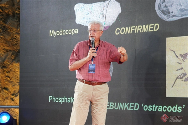 ������ר��ѧ�߻������ۡ��ν�����Ⱥ����40����ϵ�л�������ʹ�����ѧ����̳��