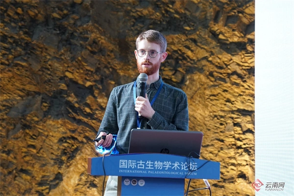 ������ר��ѧ�߻������ۡ��ν�����Ⱥ����40����ϵ�л�������ʹ�����ѧ����̳��