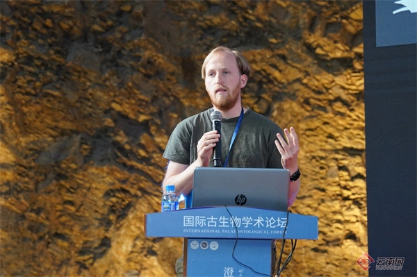 ������ר��ѧ�߻������ۡ��ν�����Ⱥ����40����ϵ�л�������ʹ�����ѧ����̳��