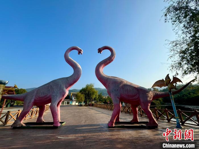 中国古脊椎动物学会成立40年 在恐龙之乡禄丰举行第17次学术年会