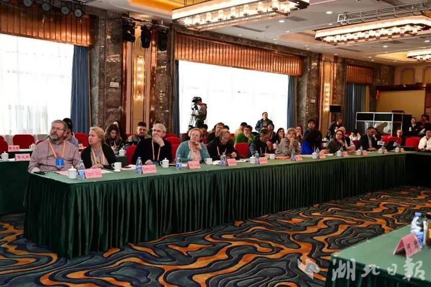 7国35位权威专家在“郧县人”老家发出倡议:建立国际合作基地 携手探寻人类起源