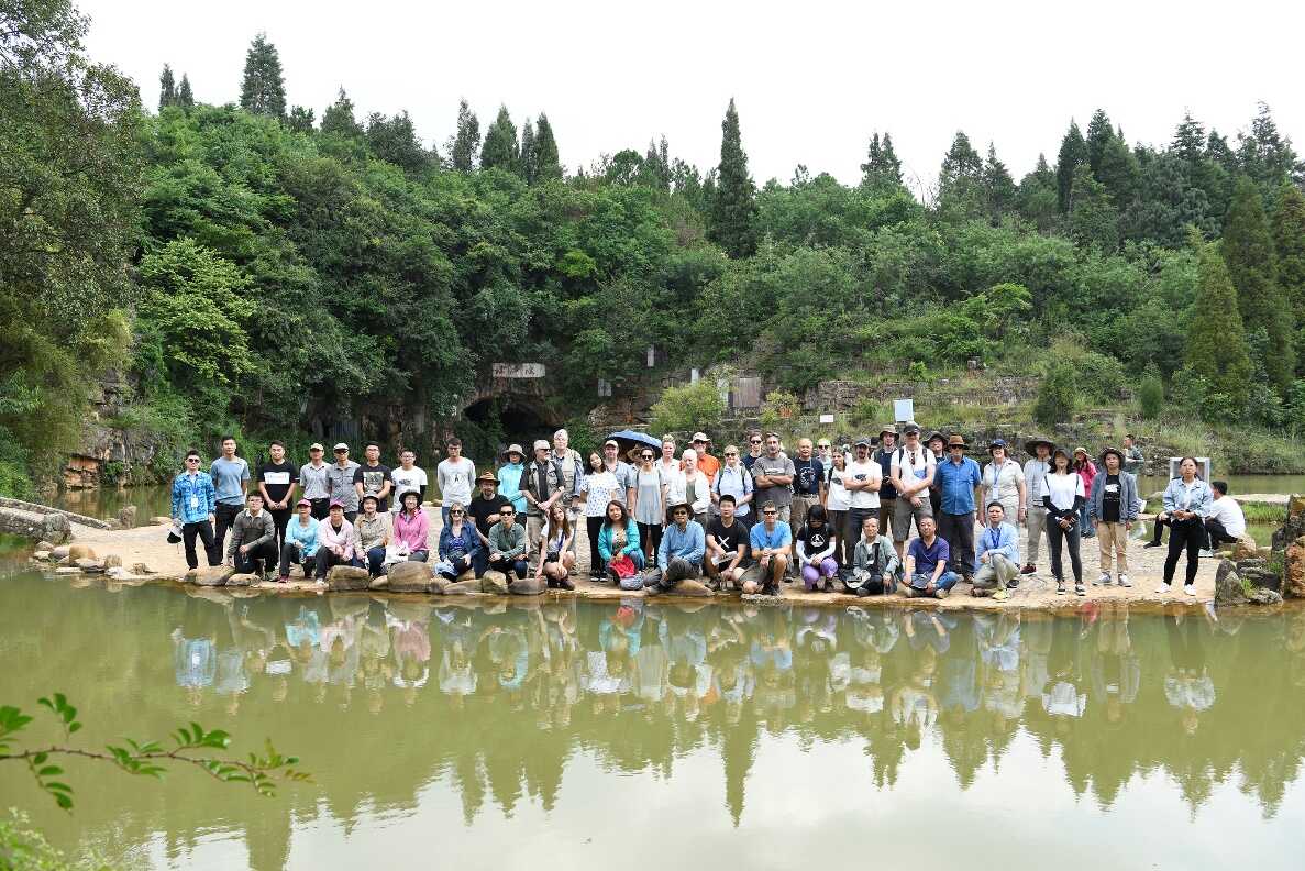 �����������������³�Ա���齭Դͷ��ʽ�����ĵ�һ�㡪���齭Դ�����㣨Bothriolepis zhujiangyuanensis��