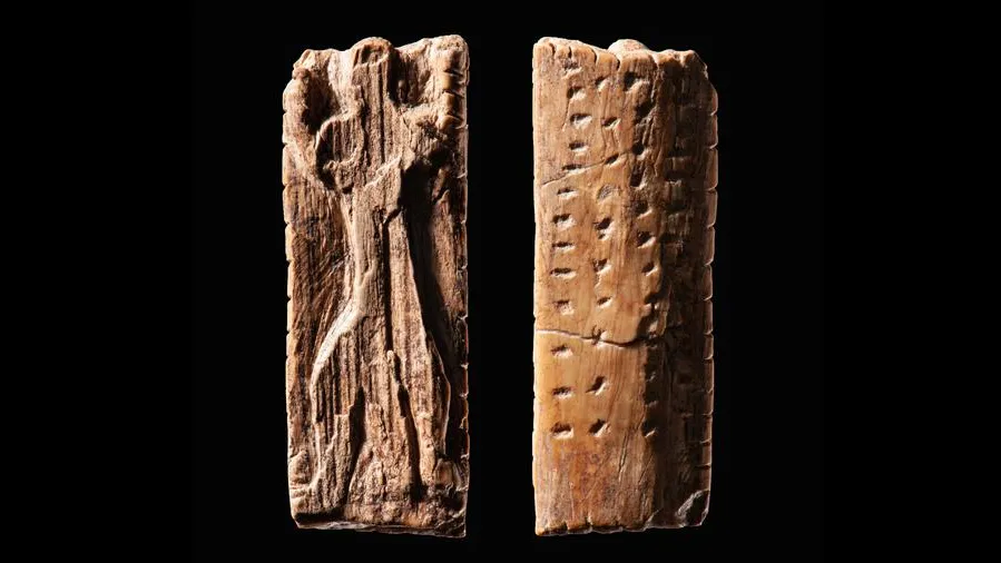 雕刻的迹象表明旧石器时代的人类至少在4万年前发明了“文字的早期前身”